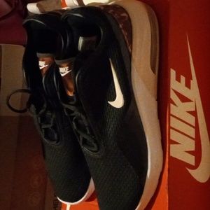 Women's Nike shoes size 10 nwb